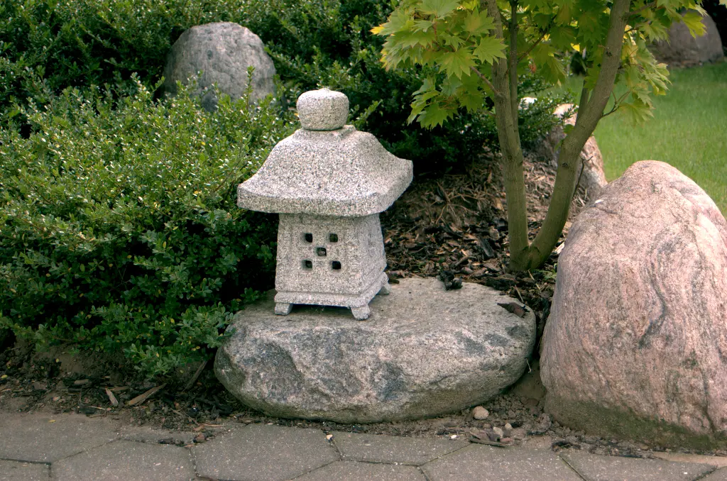 Steinlaterne-Okigata-01.webp