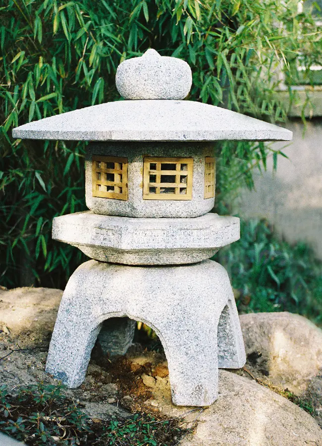 kodai-yukimi-lanterne_japonaise-granit.3.webp