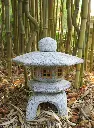Kodai-Yukimi-lanterne-japonaise-Granit-H-40-cm.webp